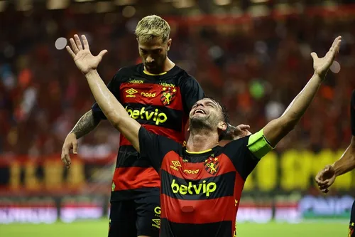 
          Imagem ilustrativa da imagem Com retorno de Rafael Thyere, Sport volta à Ilha do Retiro neste domingo (20)
          