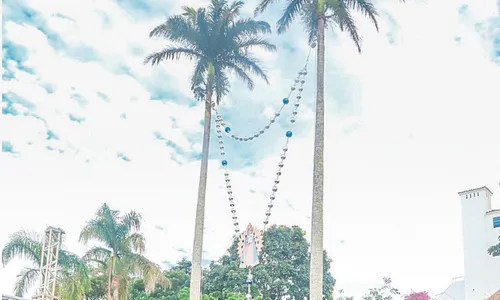 
          Imagem ilustrativa da imagem Terço gigante faz súplica pela paz durante a Festa da Penha
          