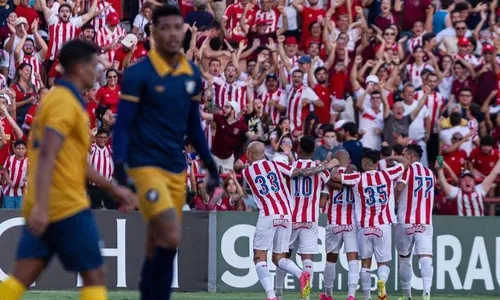 
          Imagem ilustrativa da imagem Timbu vence Retrô por 1 a 0 e coloca um pé na final do Pernambucano
          