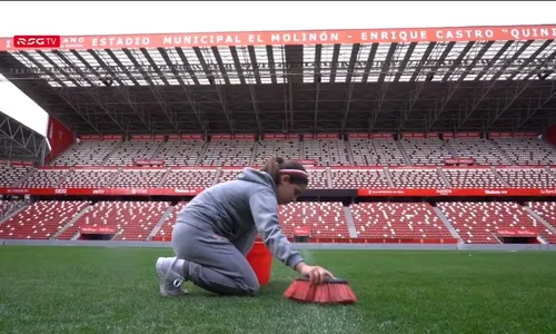 
          Imagem ilustrativa da imagem Time espanhol é detonado após vídeo com garota varrendo gramado no dia das mulheres
          