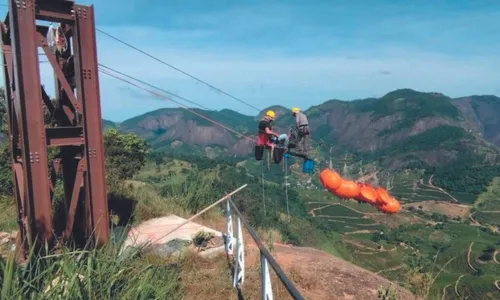 
          Imagem ilustrativa da imagem Nova tirolesa em Pancas vai alcançar 120 km/h
          