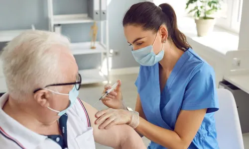 
          Imagem ilustrativa da imagem Vacina contra gripe no Recife: campanha começa nesta quarta-feira
          
