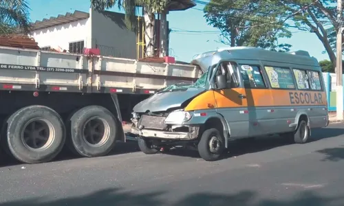 
          Imagem ilustrativa da imagem Van escolar envolvida em acidente estava com desgaste em pneus e sem inspeção
          