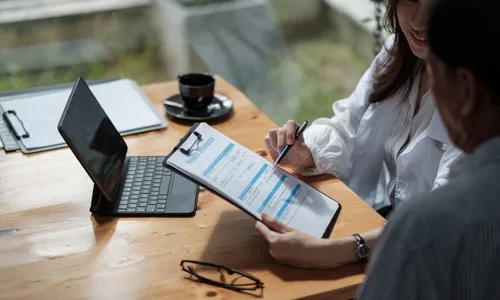 
          Imagem ilustrativa da imagem Veja os cuidados ao contratar o seguro de vida
          