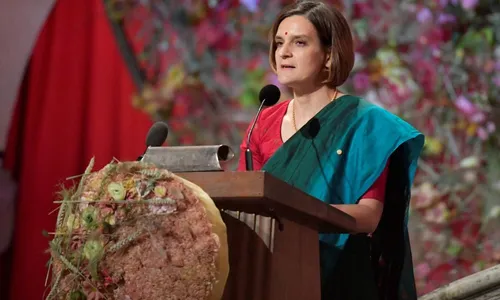 
          Imagem ilustrativa da imagem Vencedora do prêmio Nobel, Esther Duflo defende taxar bilionários
          