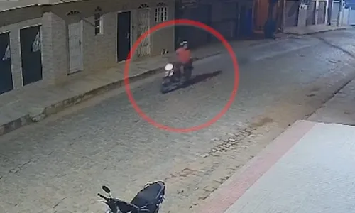 
          Imagem ilustrativa da imagem Vídeo mostra cachorro arrastado por motociclista pelas ruas de cidade no ES
          