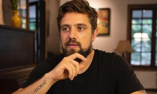 
          Imagem ilustrativa da imagem Vídeo mostra suposta agressão de Rafael Cardoso em bar no RJ
          