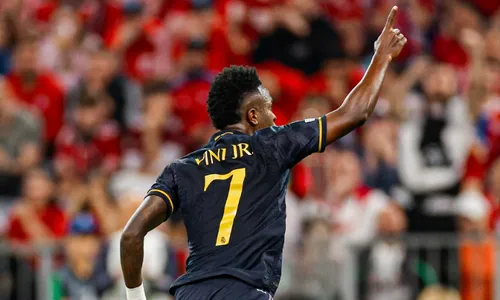 
          Imagem ilustrativa da imagem Vini dá show e garante empate do Real contra o Bayern na semi da Champions
          