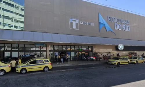 
          Imagem ilustrativa da imagem Vítima assaltada por sequestrador de ônibus tem cordão de ouro devolvido
          