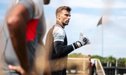 
          Imagem ilustrativa da imagem Vivendo grande fase, Léo Jardim é premiado com convocação
          