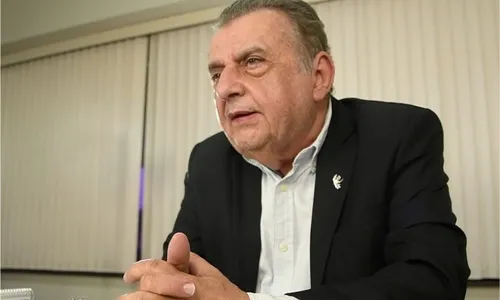 
          Imagem ilustrativa da imagem Volta triunfal de ex-conselheiro
          