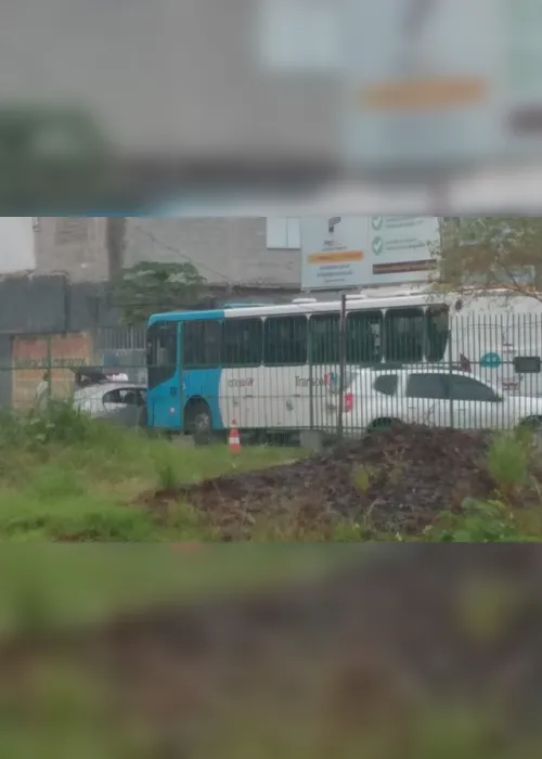 Imagem ilustrativa da imagem Acidente entre carro e Transcol deixa um morto e quatro feridos em Vila Velha
