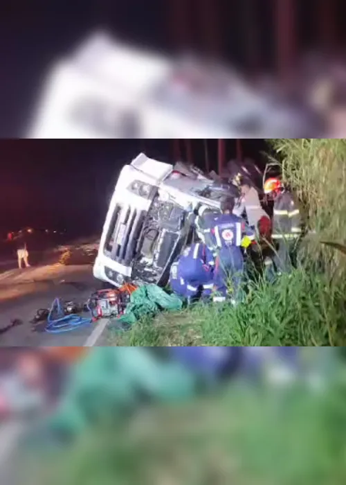 Imagem ilustrativa da imagem Caminhão de granito tomba e motorista fica preso às ferragens no ES