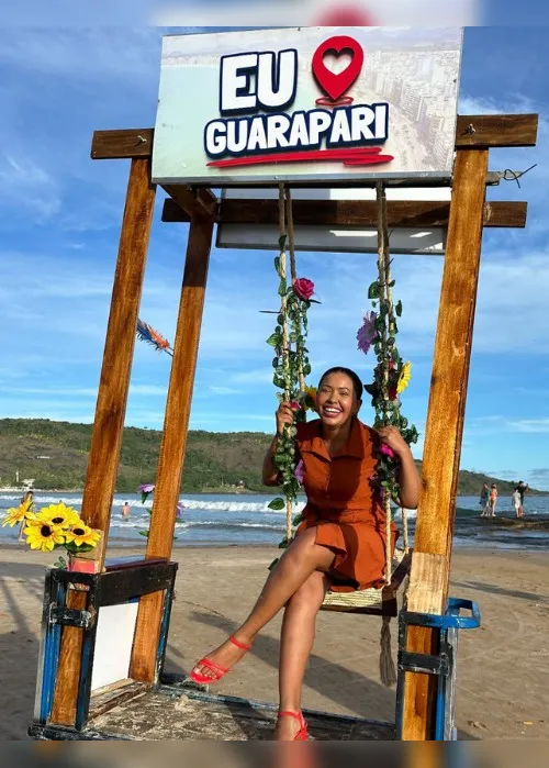 Imagem ilustrativa da imagem Criatividade para faturar renda extra com fotos de turistas em praia de Guarapari