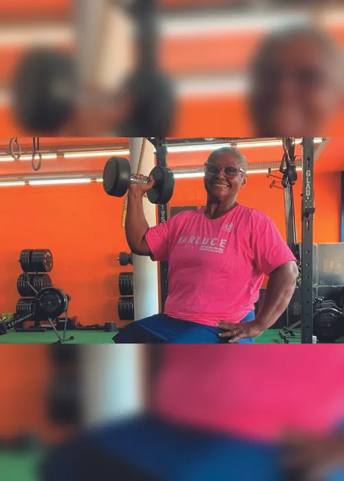 Imagem ilustrativa da imagem Evangélica e crossfiteira: Irmã Marluce treina de saia aos 61 anos