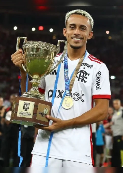 Imagem ilustrativa da imagem Jogador do Flamengo é roubado após título do Carioca: "Fuzil na minha cara"