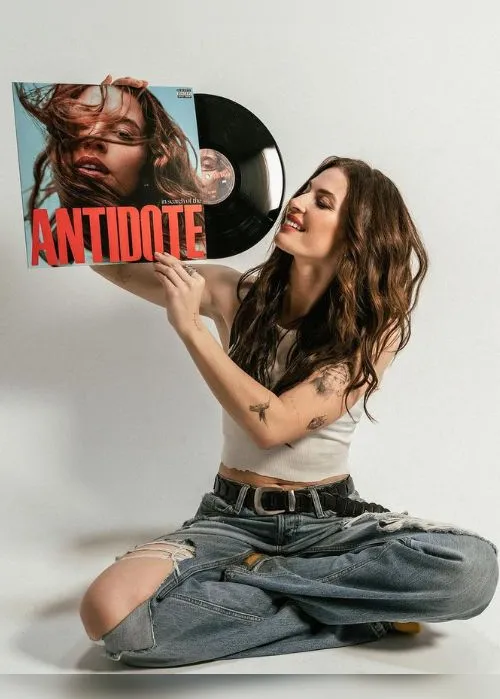 Imagem ilustrativa da imagem Playlist da Semana: Shakira fala pela última vez sobre divórcio em novo álbum