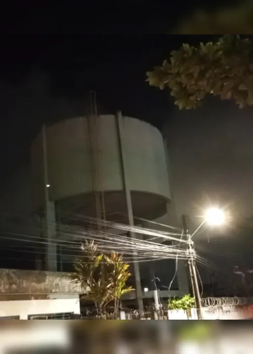 Imagem ilustrativa da imagem Rapaz sobe em caixa d'água da Compesa para tirar foto e acaba morrendo afogado