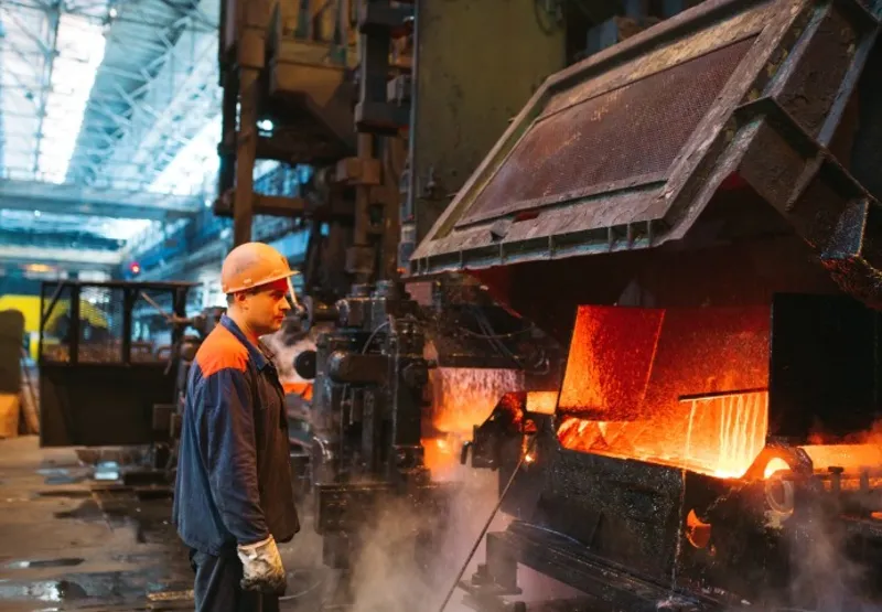 Produção em siderúrgica: setor reclama da “invasão” de aço estrangeiro