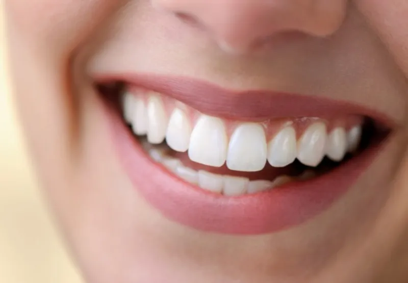 Alimentação saudável desempenha um papel crucial na manutenção da saúde bucal e, consequentemente, do sorriso