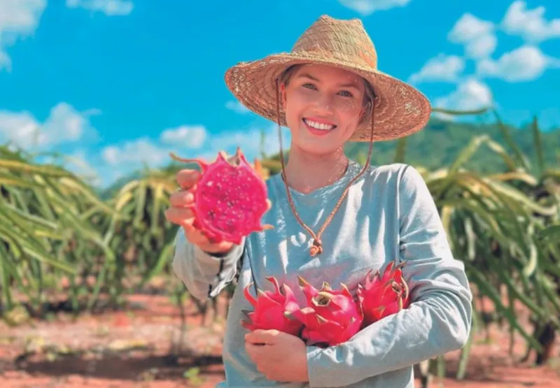 Valdirene Fleger no pomar de sua família, que tem mais de 800 pés de pitaya: “Sou apaixonada em tudo que envolve trabalhar na agricultura, em meio à natureza. Me faz muito feliz”