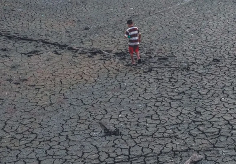 Lago Gatún seco por causa da falta de chuva: ambiente navegável limitado devido à crise climática