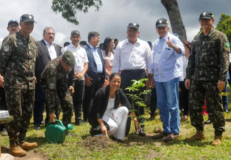 No final do evento, Raquel Lyra e José Múcio fizeram o plantio simbólico de um pau-brasil no local, árvore nativa das florestas tropicais brasileiras.