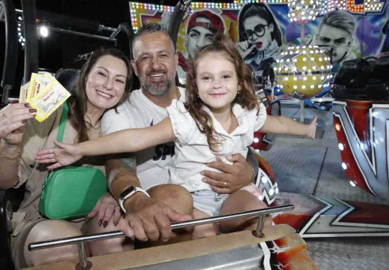 Verusca Moreto e o marido Rogen da Silva  saíram da cidade de Jaguaré com a filha, Lívia, para curtir o fim de semana no parque em Cariacica