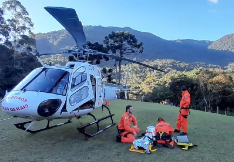 Homem foi resgatado de helicóptero pelo Corpo de Bombeiros