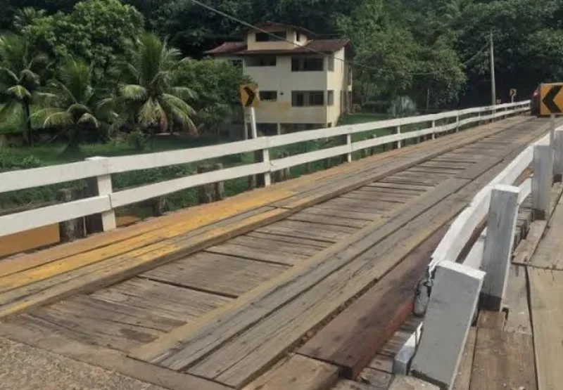 Homem teria atacado os policiais nas proximidades da ponte do bairro Cachoeirinha
