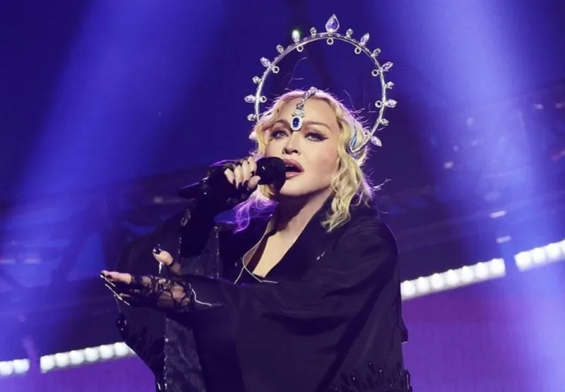 Madonna durante a Celebration Tour