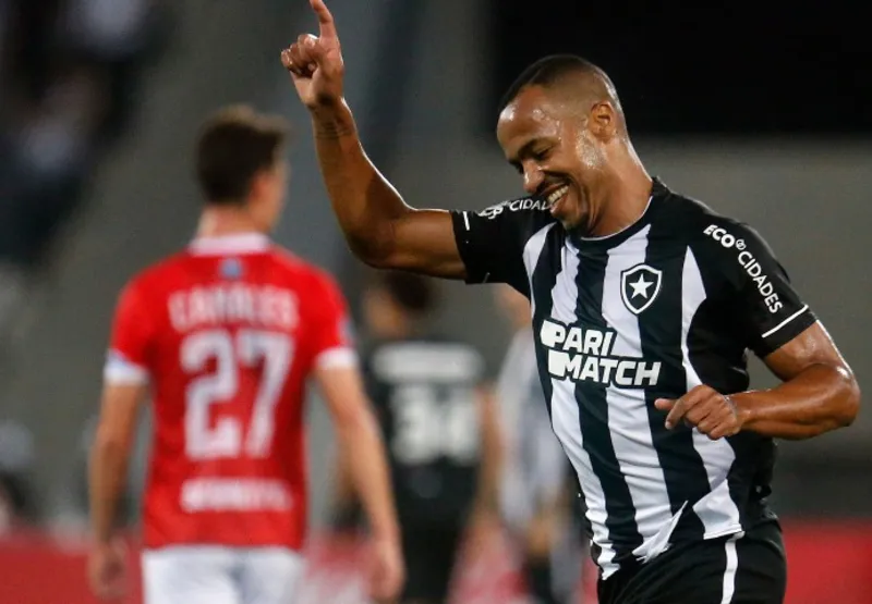 Marlon Freitas teve boas atuações neste início de temporada e recuperou a confiança do torcedor do Botafogo