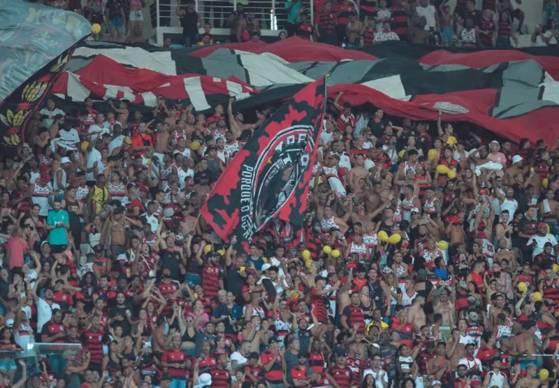 Torcida do Flamengo no Maracanã: Rubro-Negro venceu o Nova Iguaçu por 3 a 0 e já tem uma mão na taça de Campeão Carioca