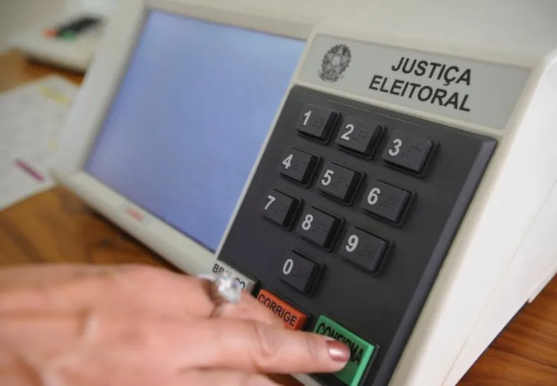 Urna eletrônica: eleições municipais terão menos ataques ao sistema eletrônico em comparação com 2022, de acordo com integrantes do TSE