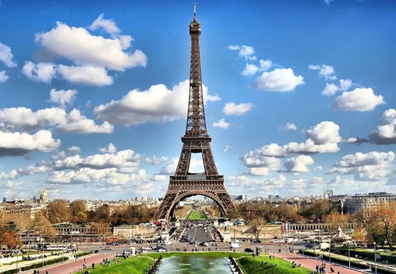 Torre Eiffel: Paris é o destino mais comum dos servidores federais