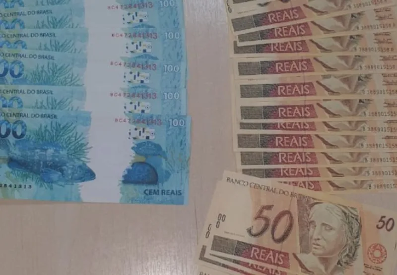 Homem adquiriu notas falsas de R$50 e R$100 pela internet