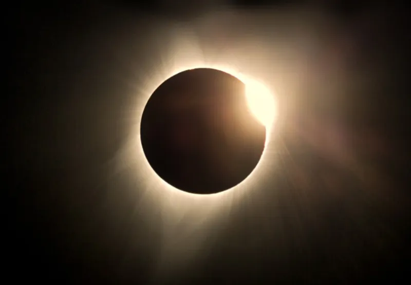Imagem ilustrativa de um eclipse solar