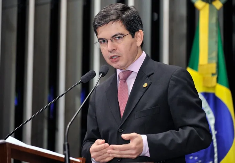 Líder do governo no Congresso, Randolfe Rodrigues foi alvo de críticas do presidente da Câmara, Arthur Lira
