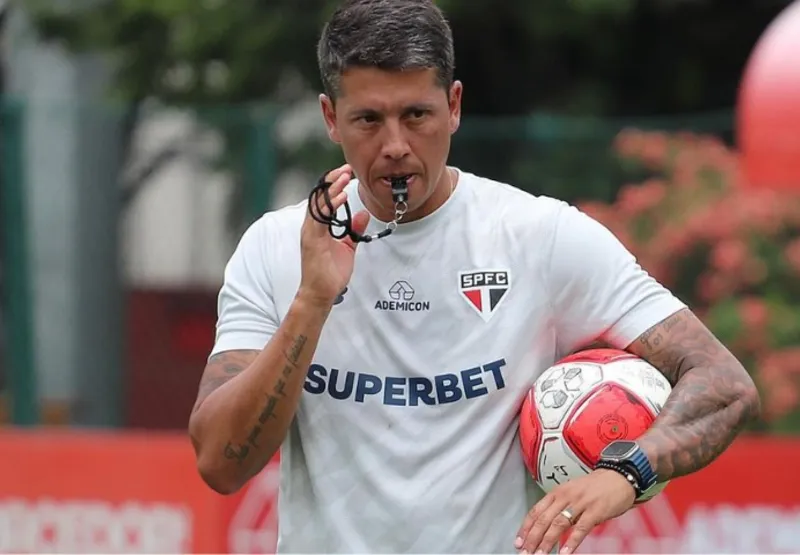Carpini está sob pressão no São Paulo após estreia ruim na Libertadores
