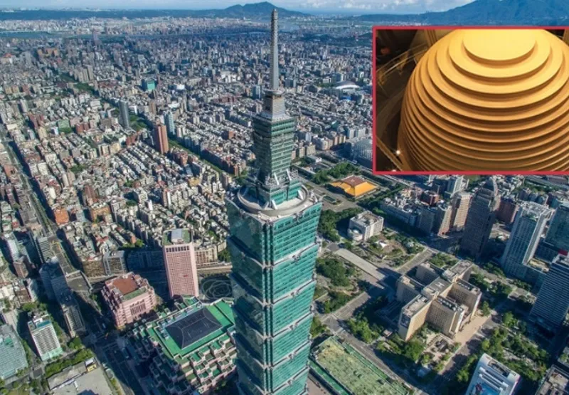 Taipei 101: em destaque, a bola de ferro que serve de amortecedor sísmico
