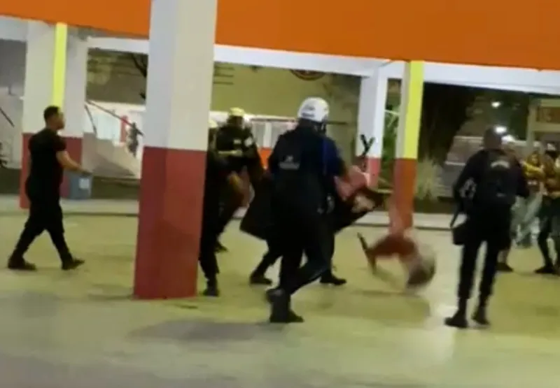 Torcedores e seguranças entraram em confronto após o jogo que terminou em 1x1