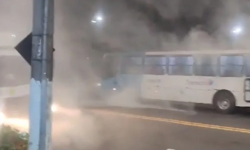 Imagem ilustrativa da imagem Confronto no Bairro da Penha termina com suspeito morto e viatura da PM apedrejada