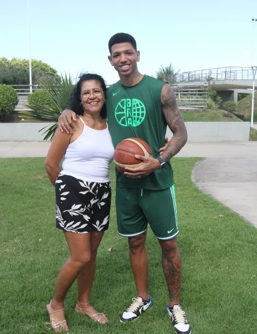 Imagem ilustrativa da imagem Olimpíadas: Didi Louzada representa o ES no Basquete masculino