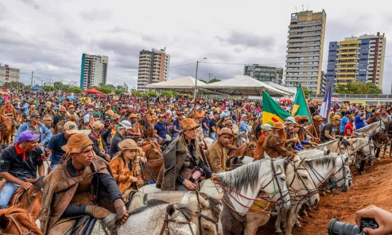 Imagem ilustrativa da imagem Petrolina se despede do ciclo junino com Forró da Espora e Missa do Vaqueiro