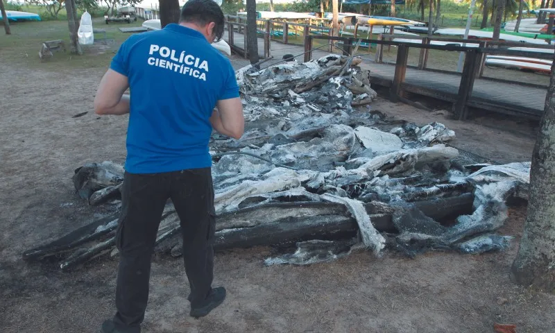Imagem ilustrativa da imagem Polícia investiga incêndio que destruiu 24 caiaques
