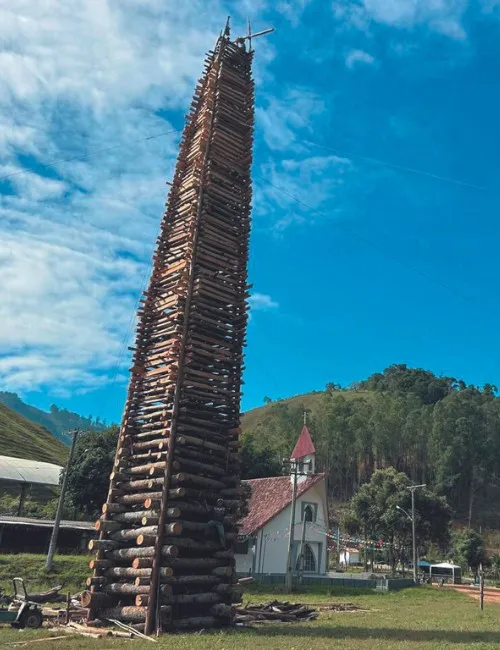 Imagem ilustrativa da imagem Recorde com fogueira gigante em São João no Sul do ES