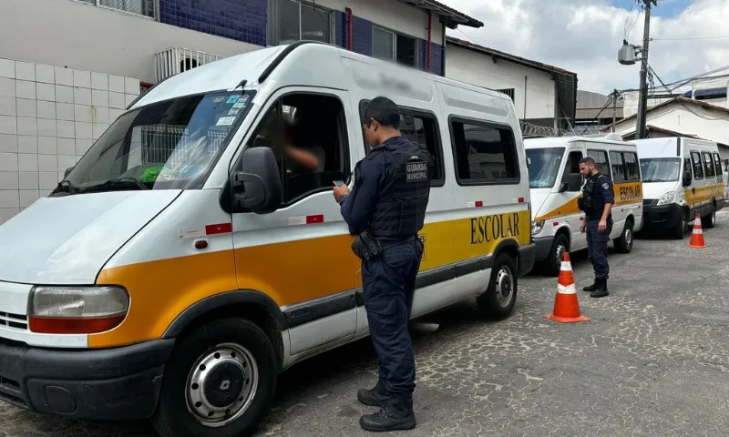 Imagem ilustrativa da imagem Van escolar irregular é apreendida em Vila Velha