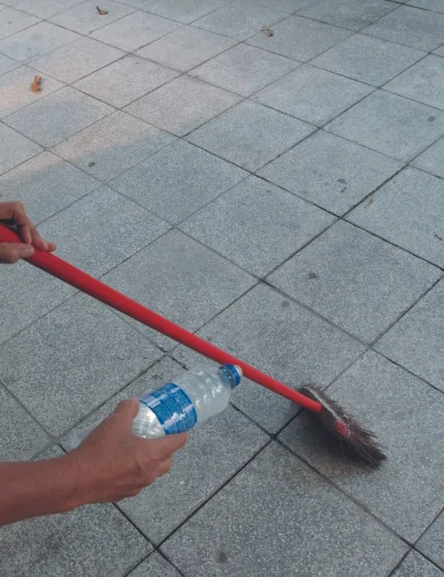 Imagem ilustrativa da imagem Viciados nas ruas: comerciantes têm de pedir licença para abrir suas lojas