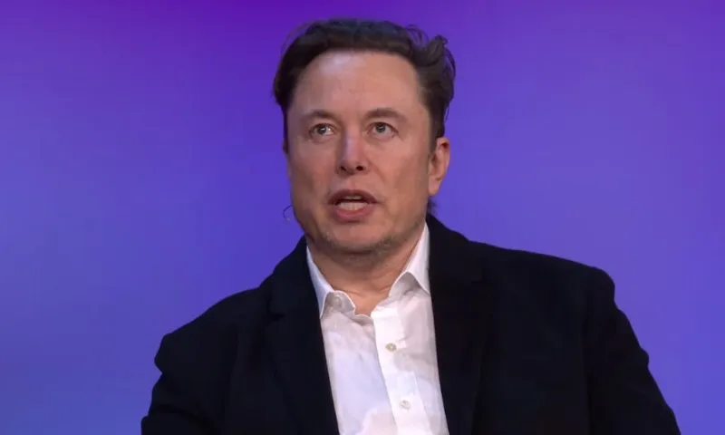 Imagem ilustrativa da imagem Elon Musk afirma que Tesla terá robôs humanoides trabalhando em fábrica já em 2025