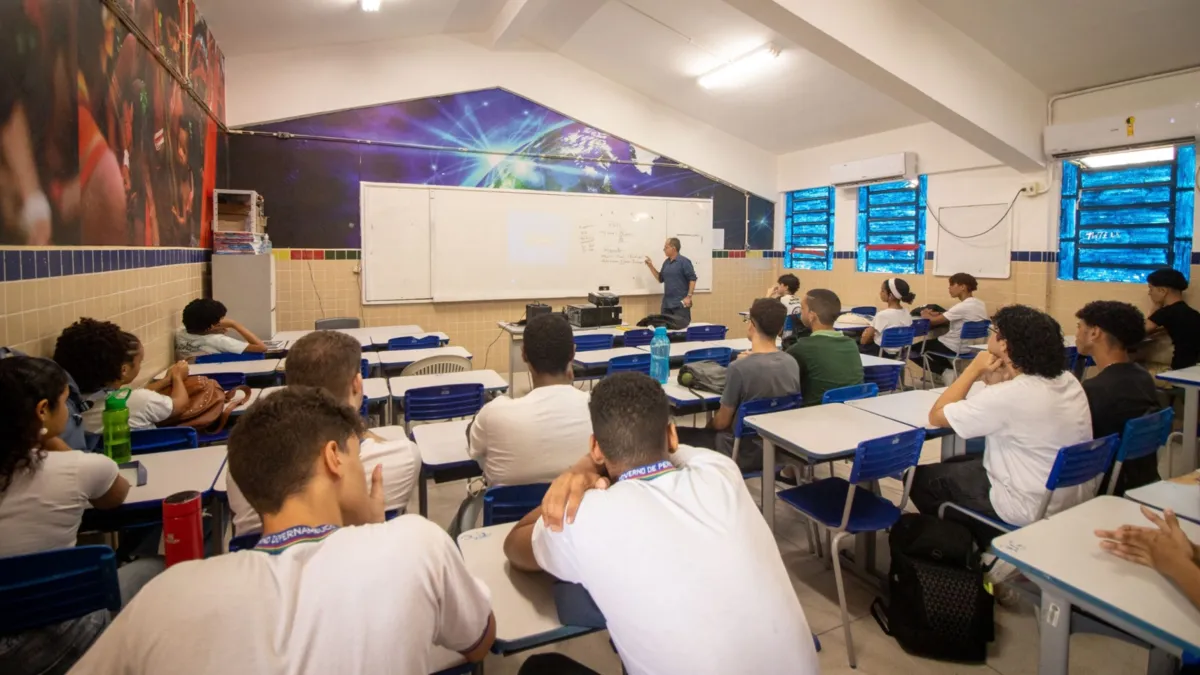 Imagem ilustrativa da imagem Aluno da rede pública pode ter bolsa para se manter na universidade. Veja como